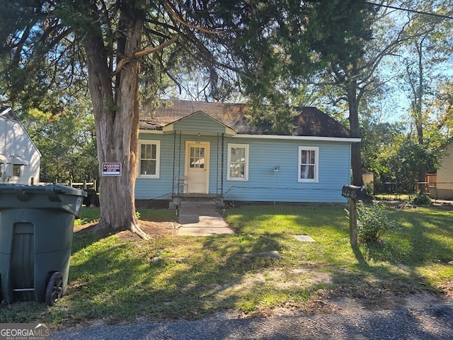 view of front of property with a front yard