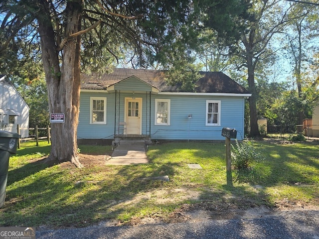 ranch-style home with a front lawn