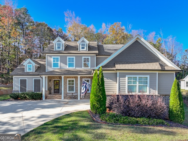 view of front of home featuring a porch and a front yard