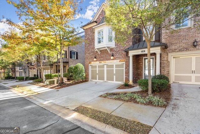 townhome / multi-family property featuring a garage