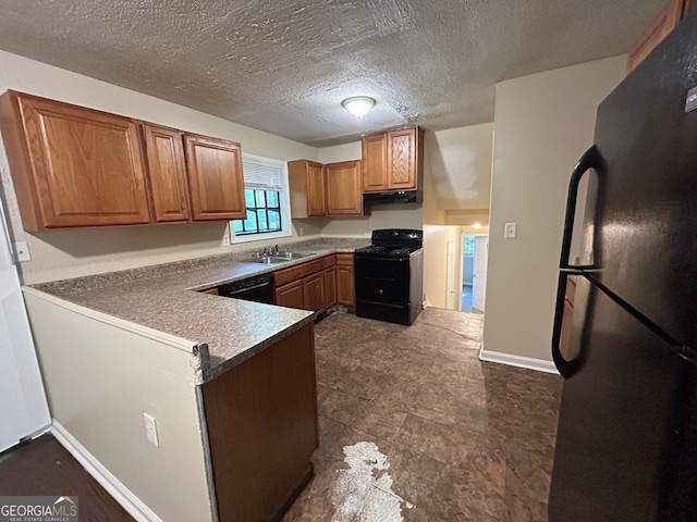 kitchen featuring black appliances, kitchen peninsula, sink, and a textured ceiling