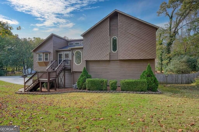 view of front of house with a front yard