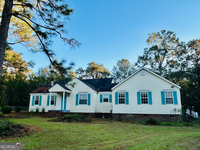 view of front of property featuring a front yard