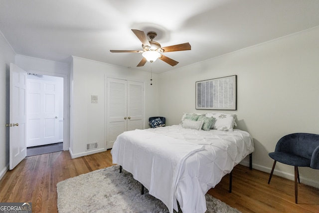 bedroom with a closet, ceiling fan, and hardwood / wood-style floors