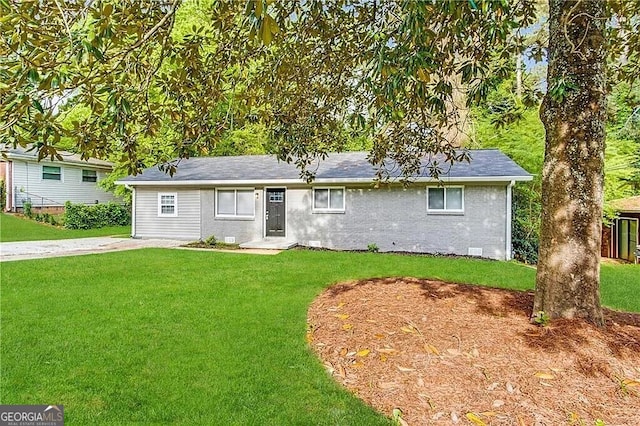 ranch-style home featuring a front yard