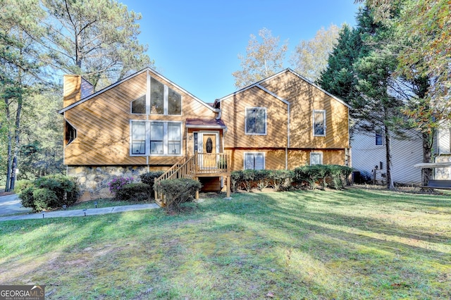 view of front of property featuring a front yard