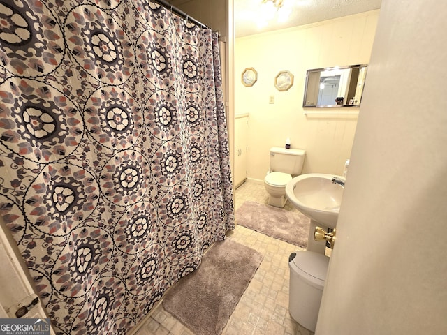 bathroom featuring toilet and sink