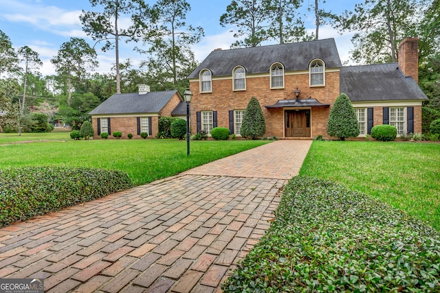 view of front of house with a front lawn