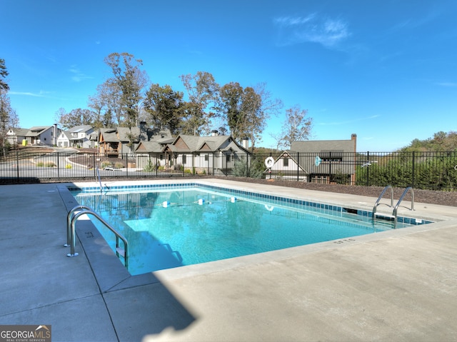 view of swimming pool