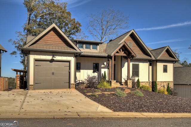 craftsman house featuring a garage