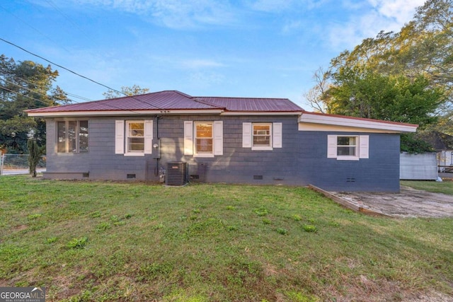 view of front of property featuring central AC and a front lawn