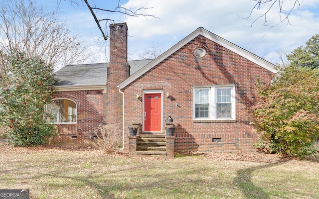 view of front of property with a front yard