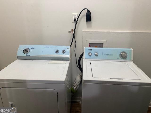 clothes washing area featuring washing machine and dryer