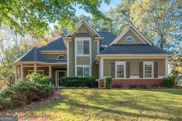 craftsman-style home featuring a front yard