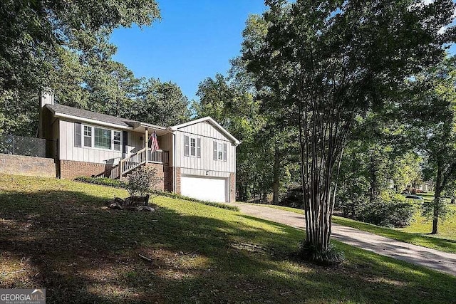 view of front facade featuring a front lawn and a garage