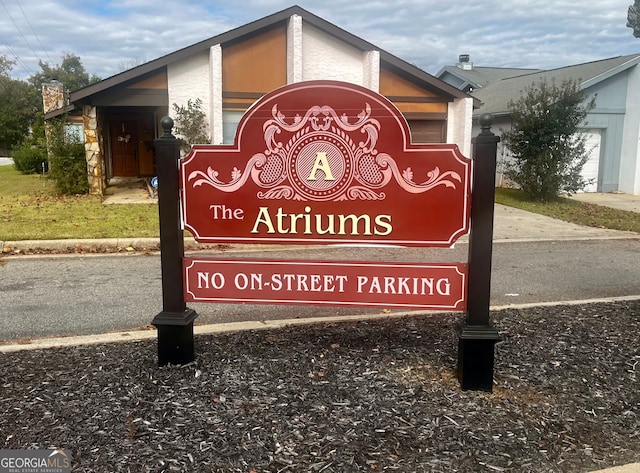 view of community / neighborhood sign