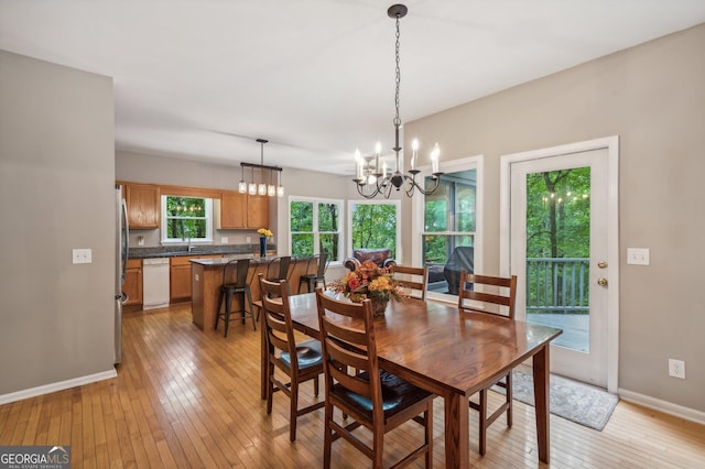 dining room featuring a chandelier, light hardwood / wood-style floors, and sink