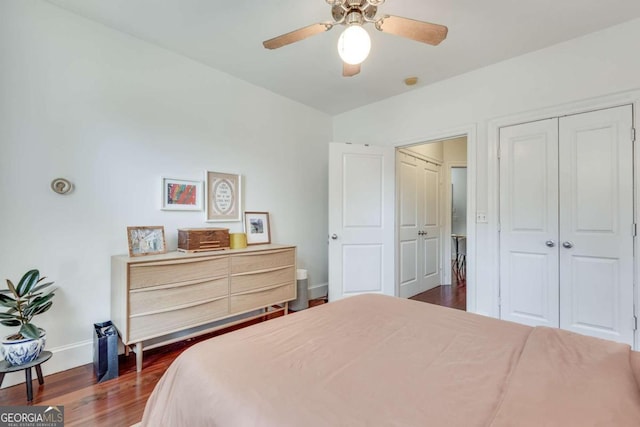 bedroom featuring ceiling fan, dark hardwood / wood-style flooring, and a closet