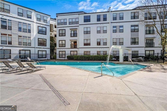 view of swimming pool featuring pool water feature