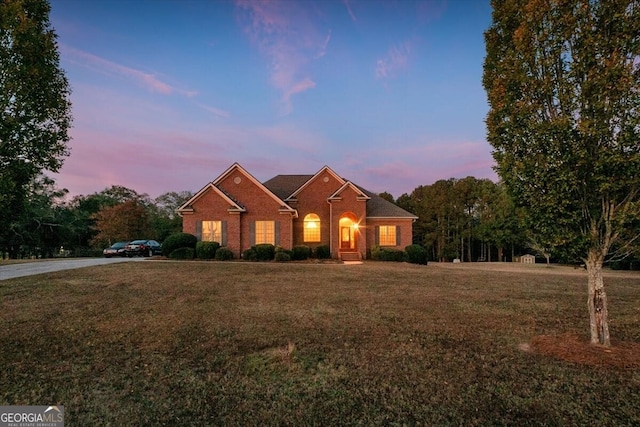 view of front of home featuring a yard