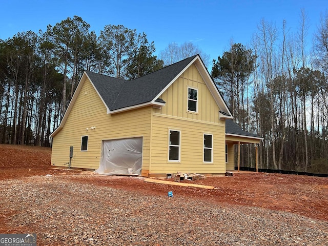 view of front facade with a garage