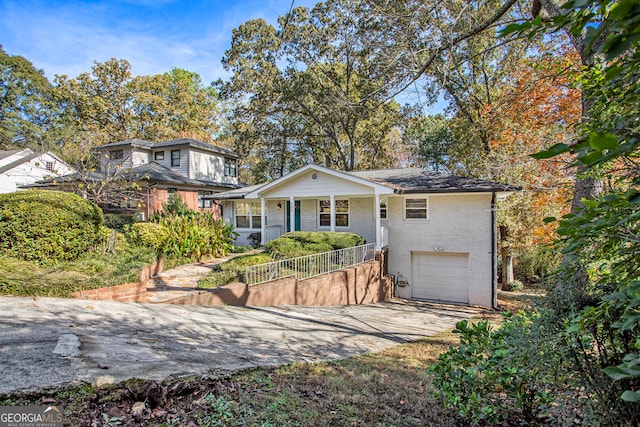 view of front of house with covered porch and a garage