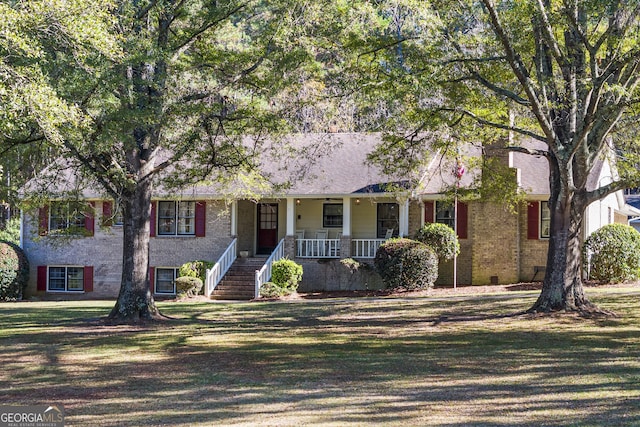 view of front of property with a front yard and covered porch