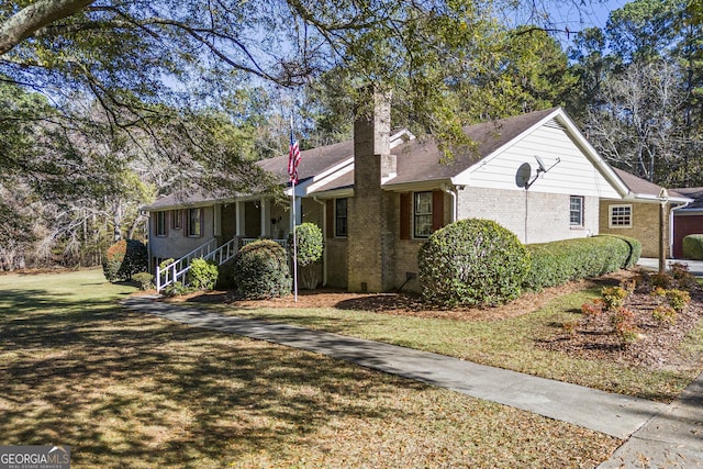 view of front of property with a front yard