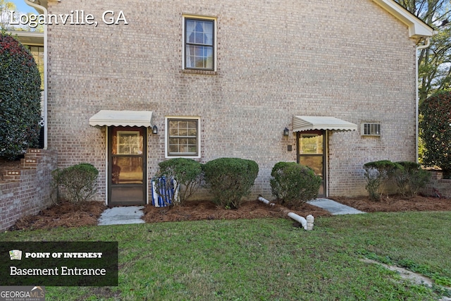 view of front facade featuring a front lawn