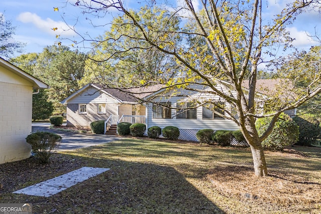 view of front of property with a front yard