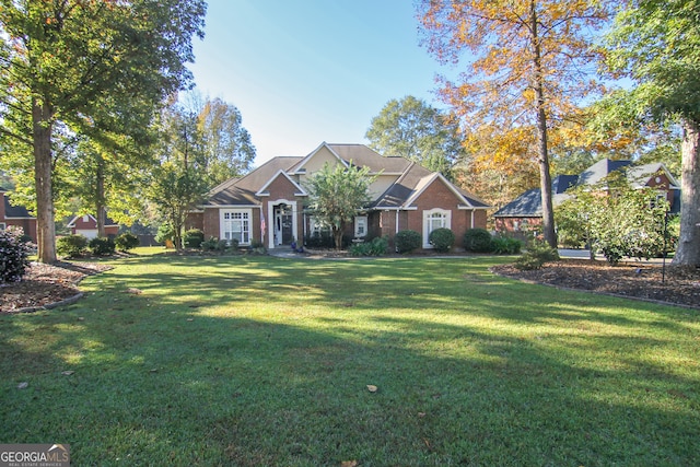 view of front facade featuring a front lawn