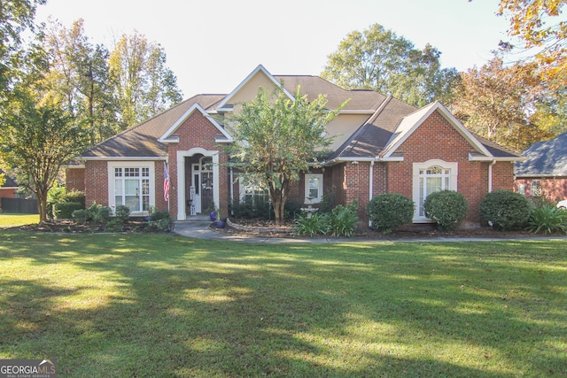 view of front facade featuring a front yard