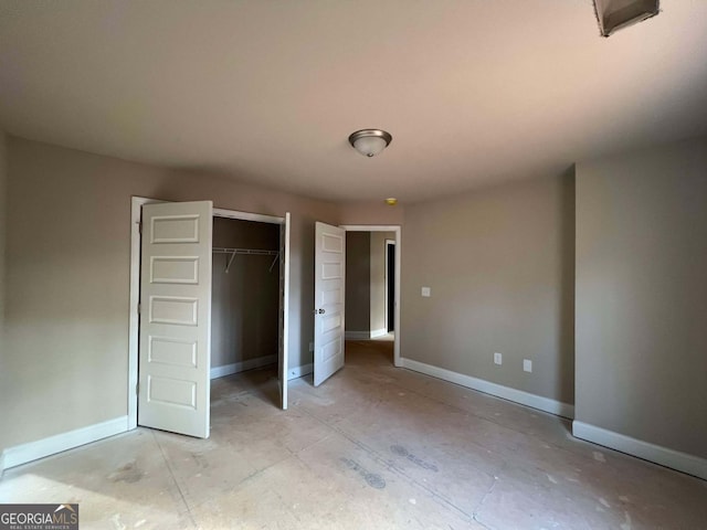 unfurnished bedroom featuring a closet