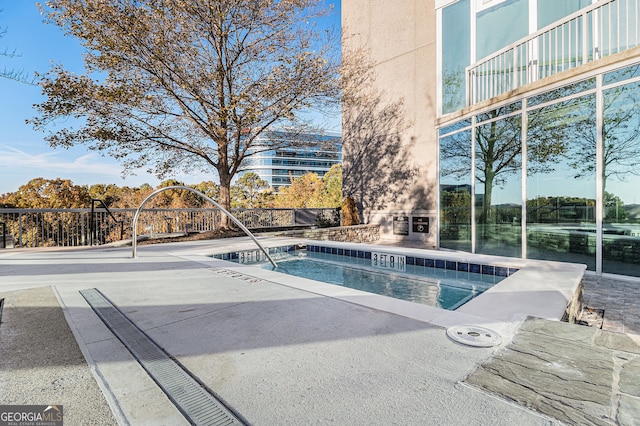 view of pool featuring an in ground hot tub