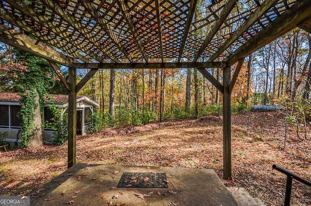 view of yard featuring a patio