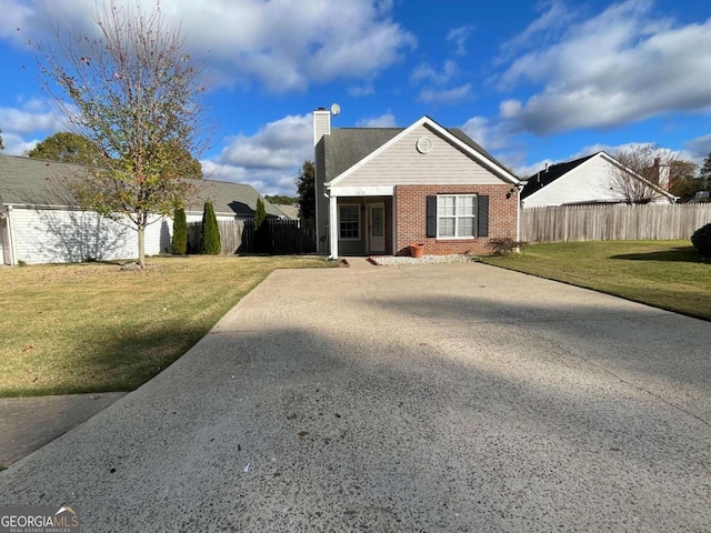 view of front of property with a front lawn