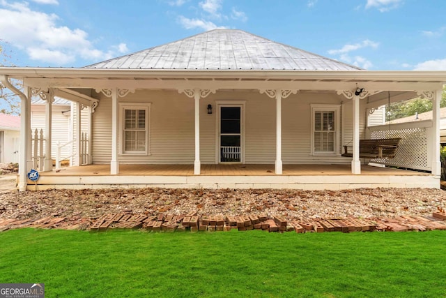 back of house featuring a yard