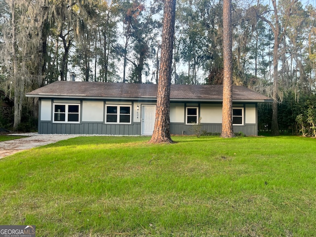 single story home featuring a front yard