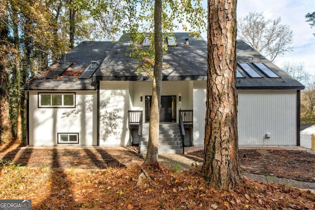 view of front of house featuring a porch