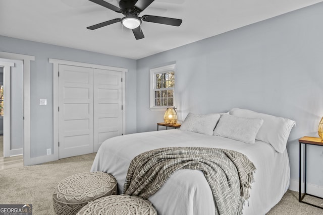 bedroom featuring ceiling fan, light carpet, and a closet