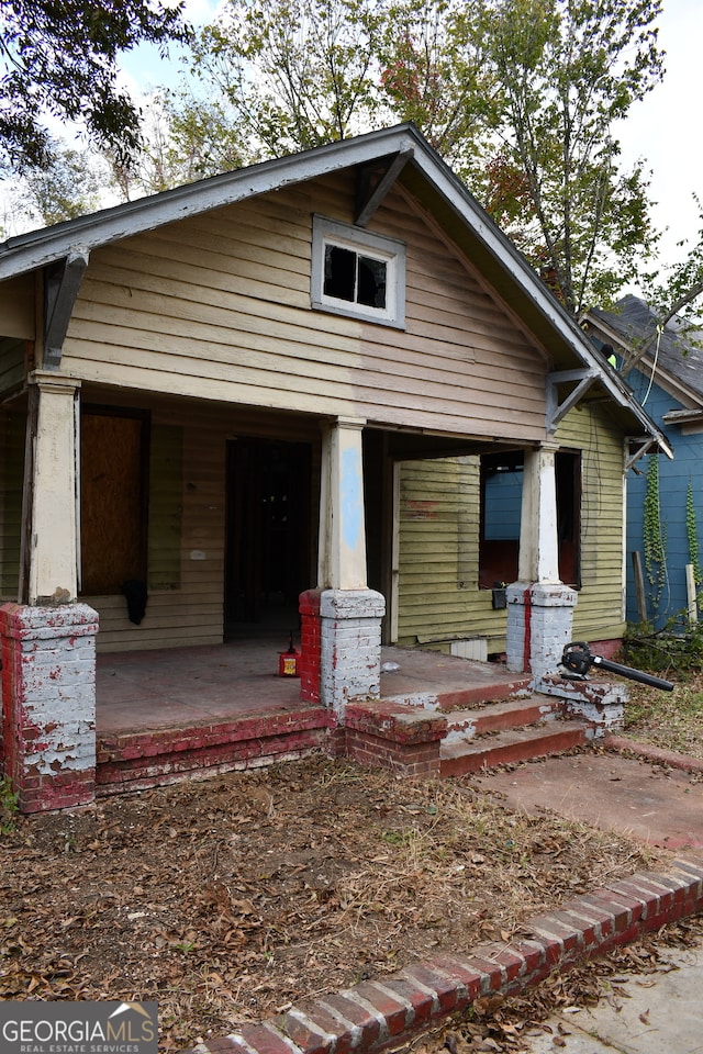 view of front of property featuring a porch