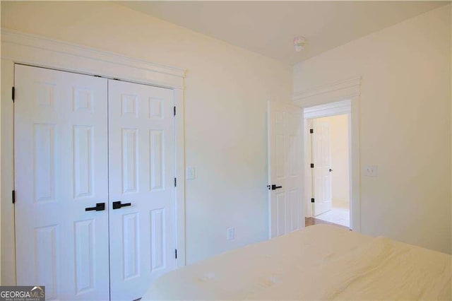 unfurnished bedroom featuring a closet