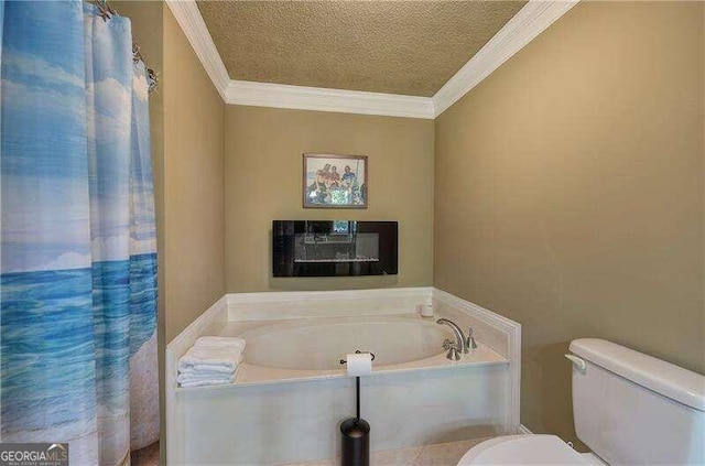 bathroom with a washtub, a textured ceiling, toilet, and crown molding