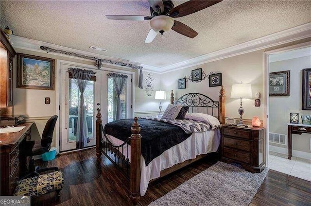 bedroom with wood-type flooring, a textured ceiling, and ceiling fan