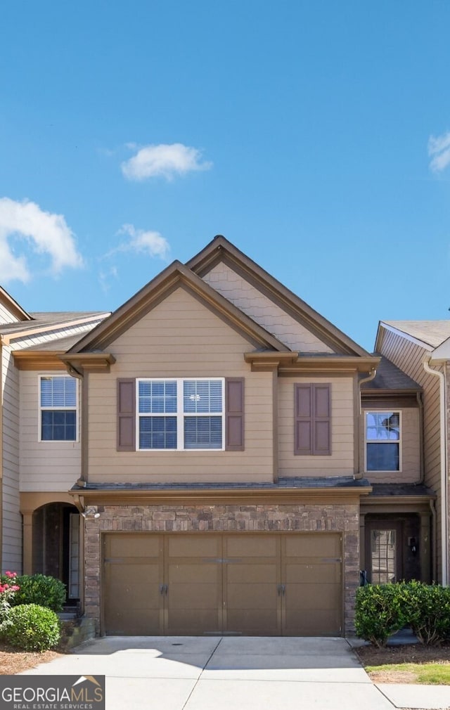 view of front facade featuring a garage