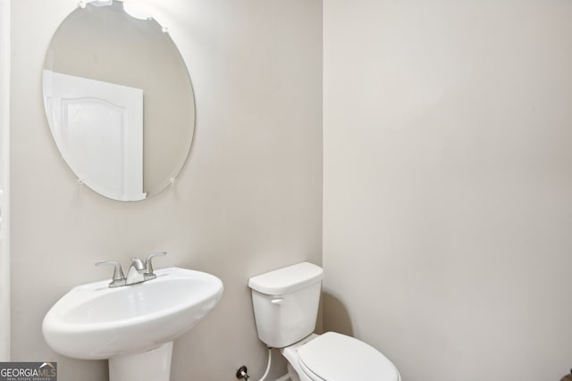 bathroom featuring toilet and sink