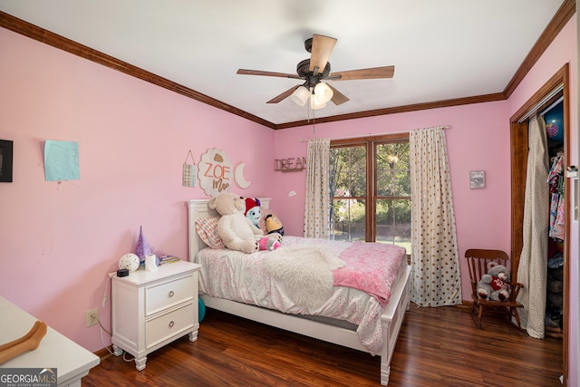 bedroom featuring ceiling fan, crown molding, and dark hardwood / wood-style floors