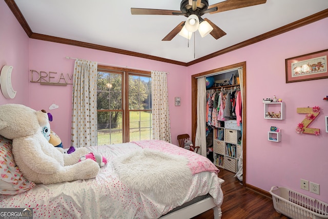 bedroom featuring dark hardwood / wood-style flooring, a closet, ceiling fan, and ornamental molding