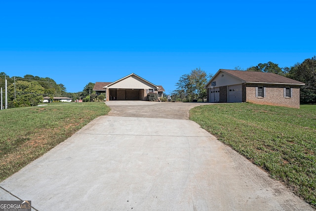 view of front facade featuring a front yard and a garage