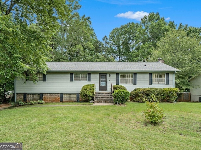 view of front of home featuring a front lawn